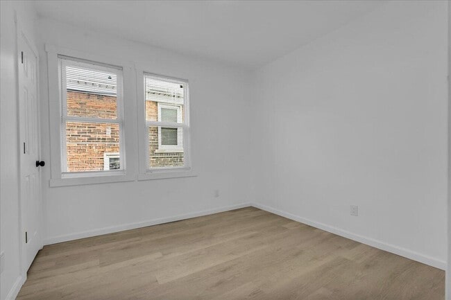 Building Photo - 2727 Leslie St