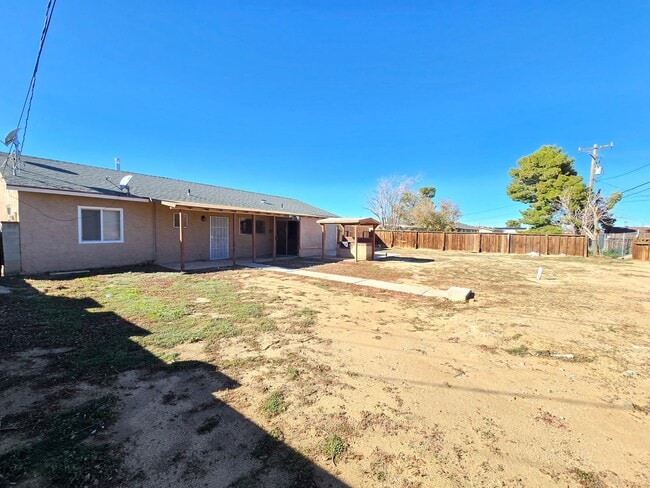 Building Photo - For Rent – Remodeled 2-Bedroom Home in California City!