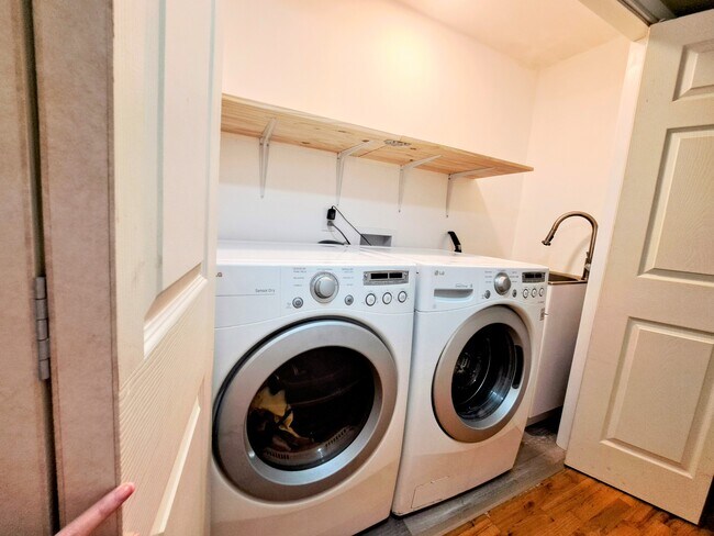 Building Photo - 16 W Eden Ct