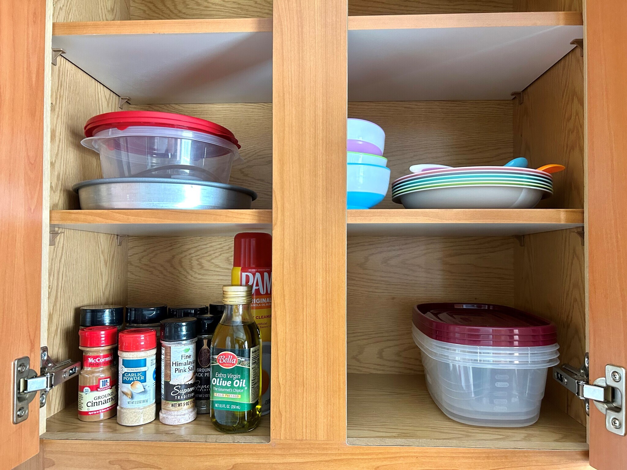 It is stocked with essentials such as tupperwares and spices. - 6464 Starfish Cv