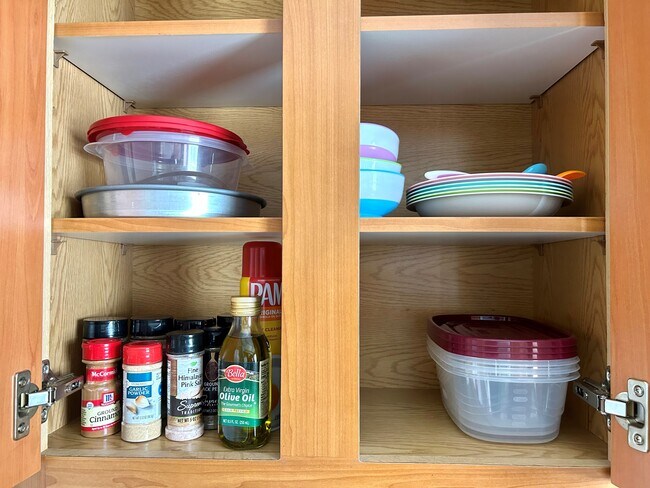 It is stocked with essentials such as tupperwares and spices. - 6464 Starfish Cv