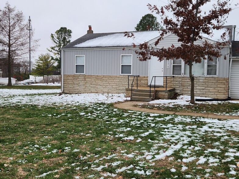 Primary Photo - 13131 East Ln