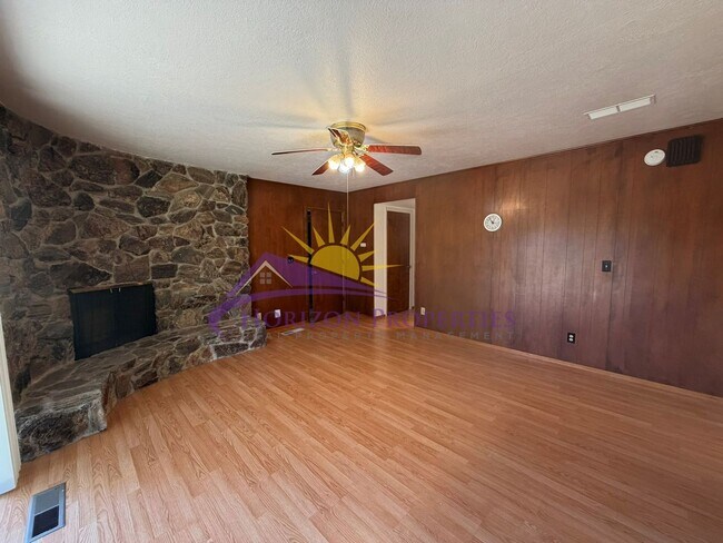 Building Photo - 3 Bed 2.5 Bath 2,027 sqft Fair Oaks Home with bonus office