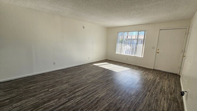 Building Photo - 1622 N Beverly Ave