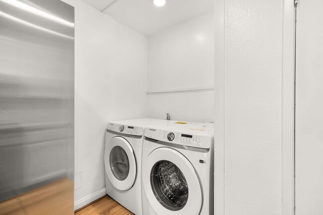 Building Photo - Fully Renovated 3-Bedroom Home in the South Bay Townhomes Community!