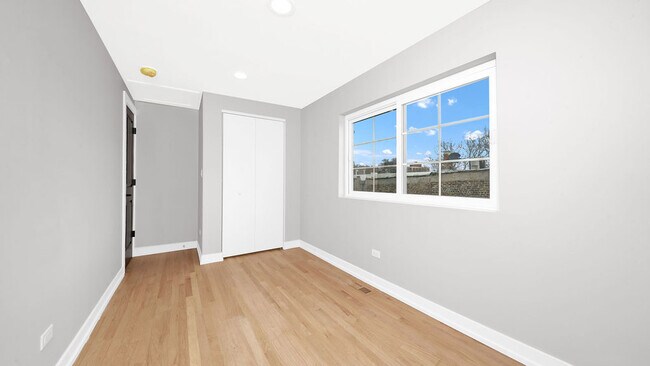 Building Photo - 2704 W 24th Pl