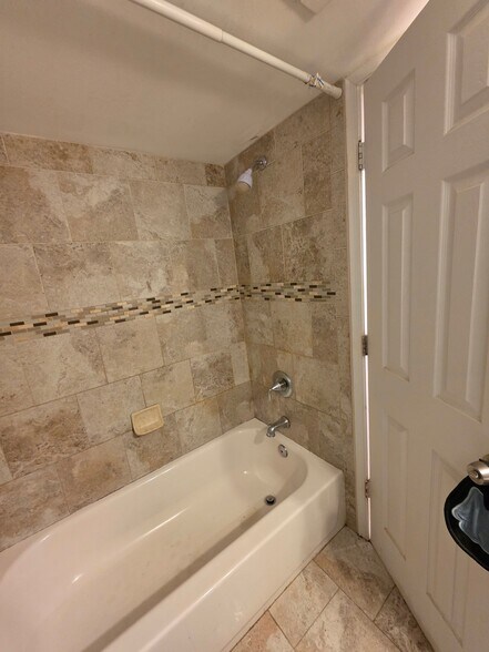 Building Photo - 7509 Lenham Dr