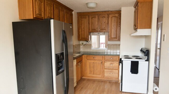 Building Photo - 552 Shennecossett Rd