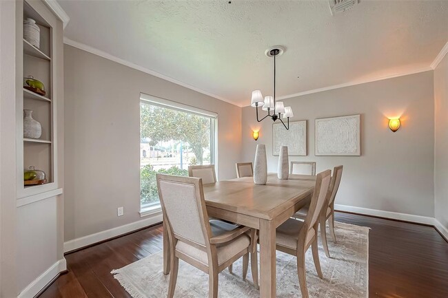 Building Photo - 10118 Briar Forest Dr