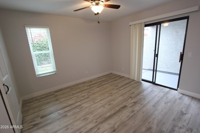 Building Photo - 850 S River Dr