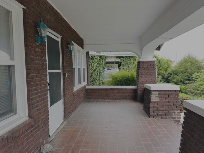 Building Photo - 2812 Linden Ave