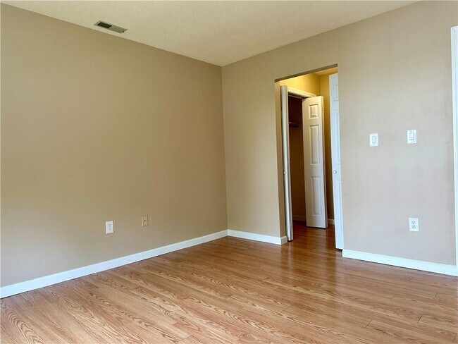 Building Photo - 112 Cartwheel Ct