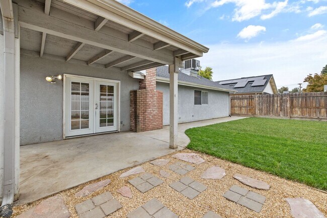 Building Photo - NW Visalia Home Coming Soon!