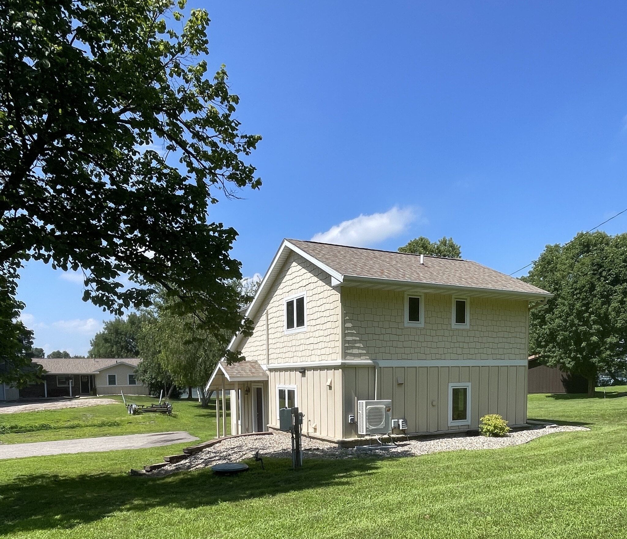 Building Photo - 28690 W Lake Dr