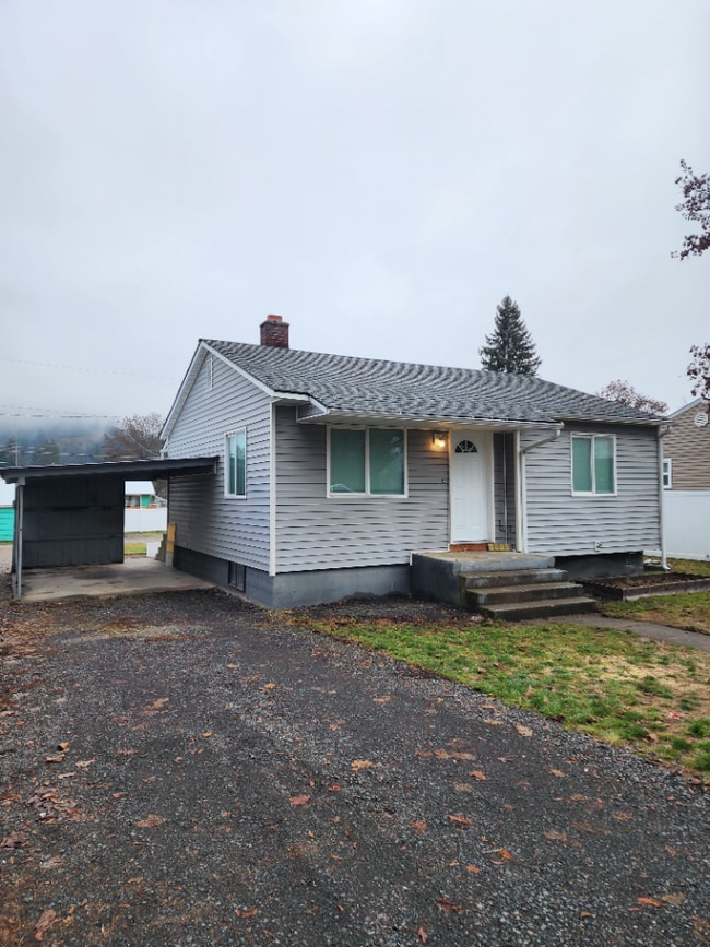 Building Photo - 3BR With Newer Updates