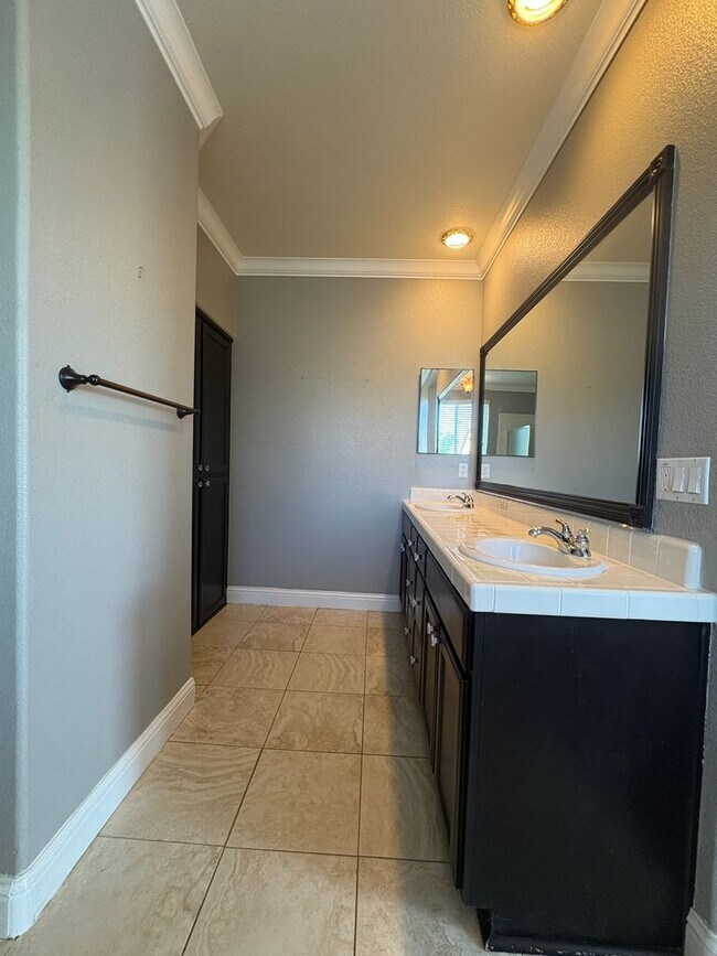 Building Photo - 139 Ainger Cir