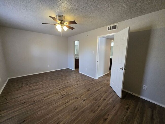 Building Photo - 3702 Hulen Park Cir