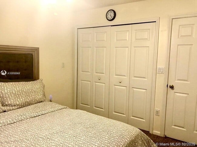 Building Photo - 7692 N Southwood Cir