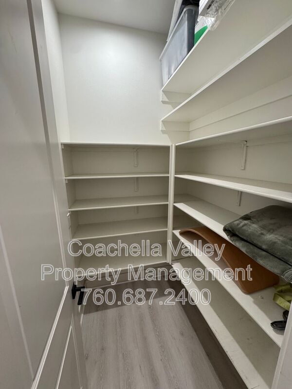 Building Photo - 74635 Tesla Dr
