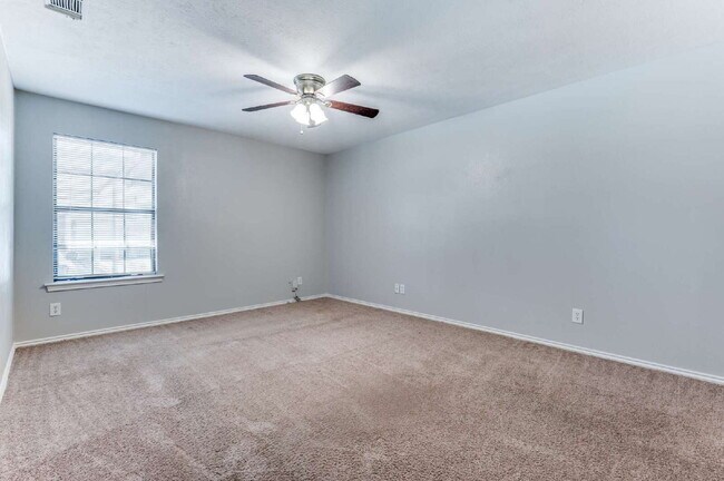 Building Photo - Prime Denton Living: 3-Bed Home Near UNT & Denton High