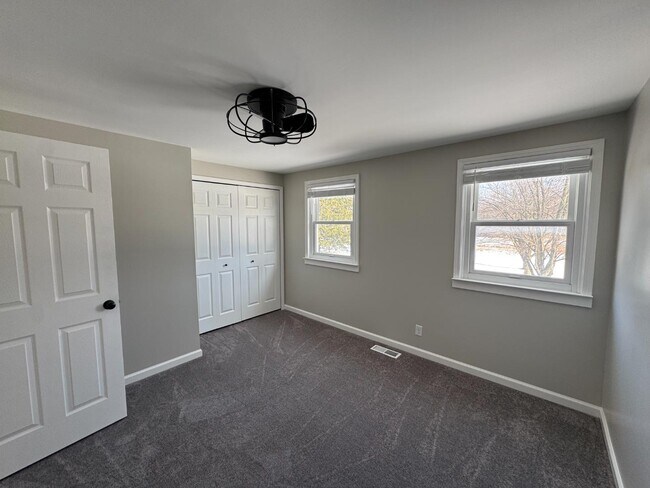 Building Photo - 8106 Warner Rd