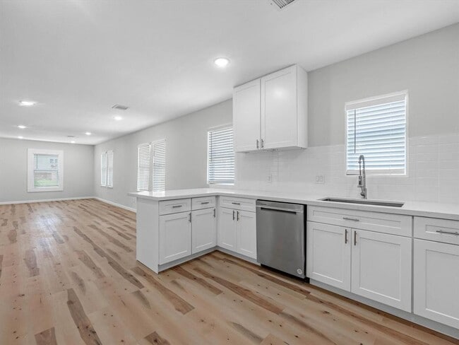Building Photo - 4517 White Rock St