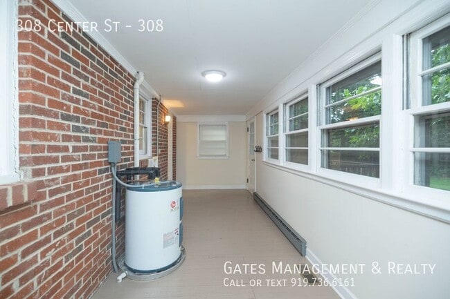 Building Photo - 308 Center St