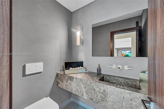 Building Photo - 1170 S Biscayne Point Rd