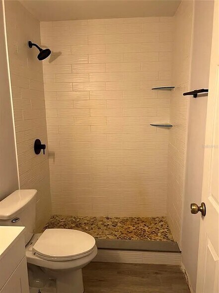 Main Shower - 261 Deleon Rd