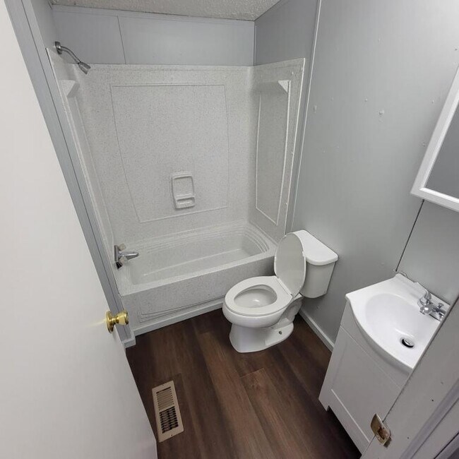 Building Photo - 1450 Broad St