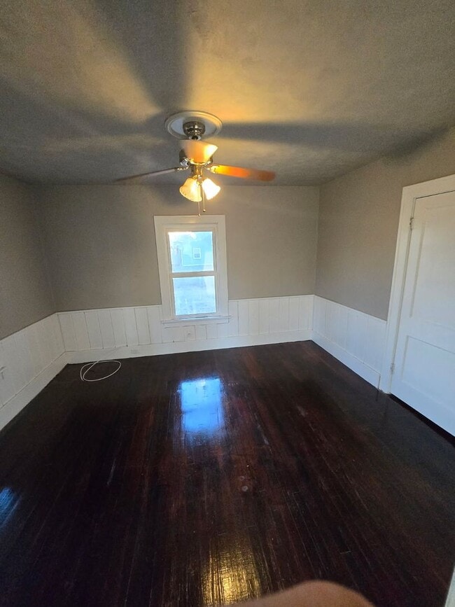 Building Photo - 2 Bedroom 2 Bathroom House For Rent in Farber, MO