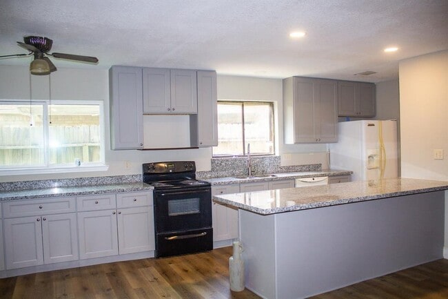 Primary Photo - 7119 Rio Blanco Dr