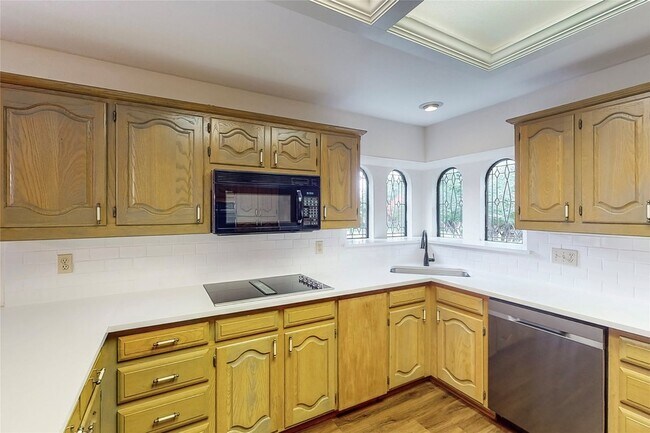 Building Photo - 7504 Summitview Dr