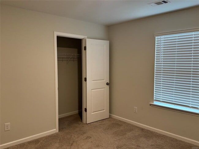 Building Photo - 424 Kohn Dr