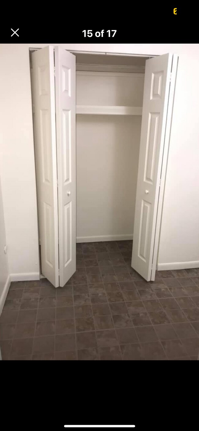 Building Photo - 400 Glendale Rd