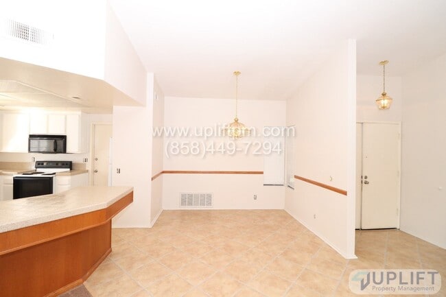 Building Photo - 3 Bed, 2 Bath Home w/ Central HVAC, 2 Car ...