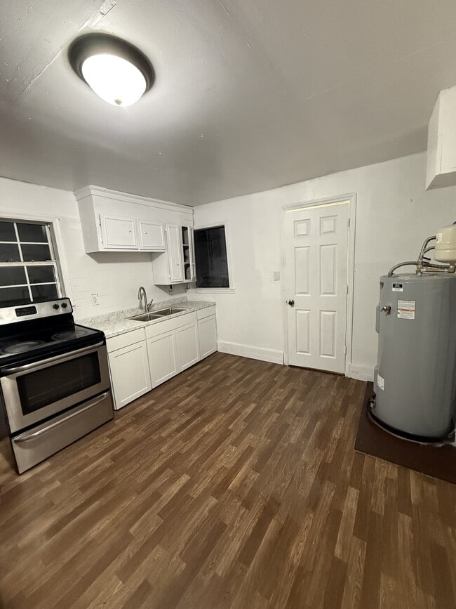 Primary Photo - 1028 Bridge St