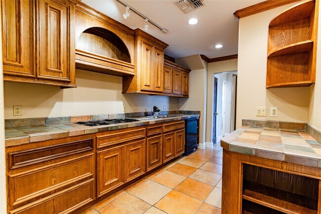 Building Photo - 3015 Caroline St