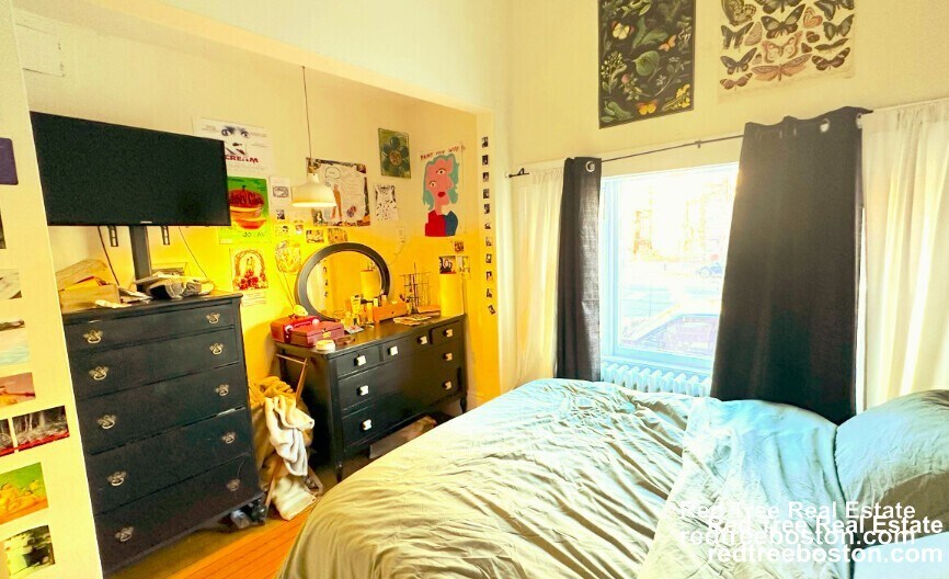 Building Photo - 583 Beacon St