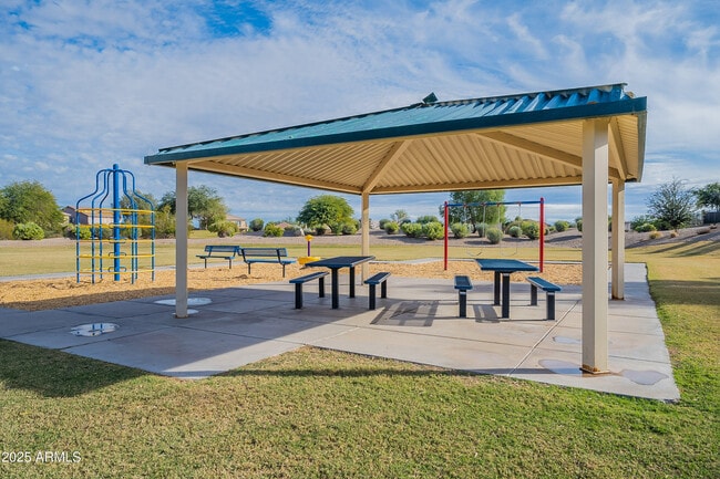 Building Photo - 1704 E Renegade Trail