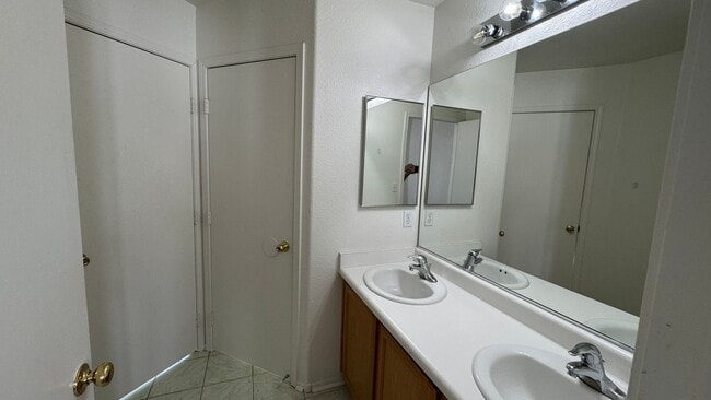Building Photo - Gated 3 bedroom short term rental