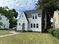 Building Photo - 44 Parkwood Rd