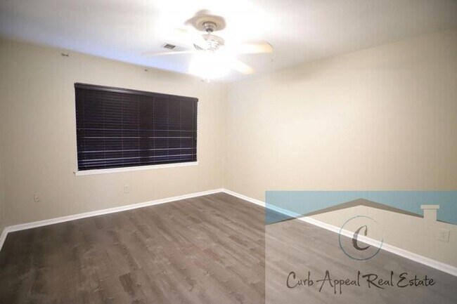 Building Photo - 3 Bedroom 2 Bath Home in Beautiful Neighborhood! A must see!!