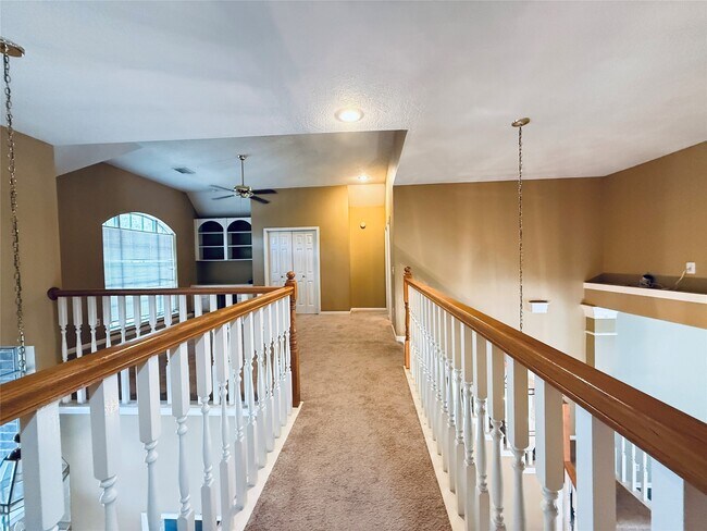 Building Photo - 16523 Town Lake Ct