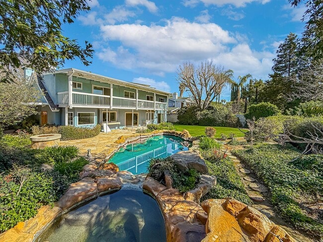 Building Photo - Upgraded Calabasas 4BR w/pool + spa, views + solar panels!