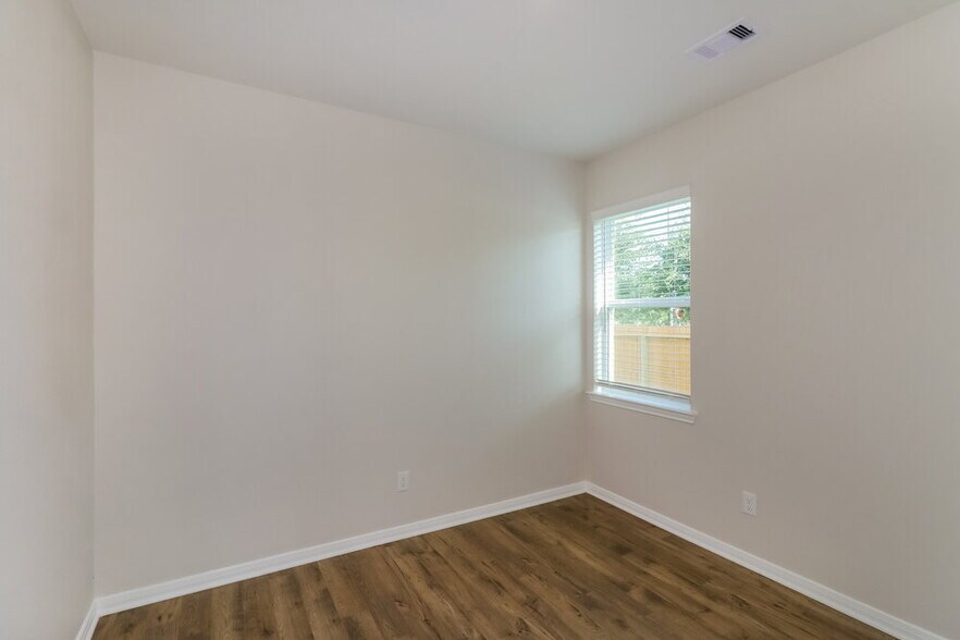 Building Photo - 149 Dogwood Point Dr