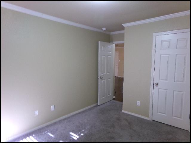 Building Photo - 9112 Pleasant Valley Dr
