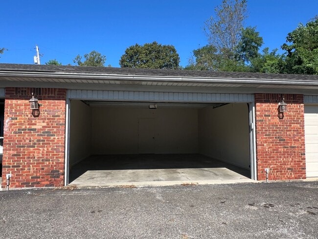 Building Photo - 514 N 2nd St