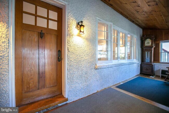 Building Photo - 20 E Merchant St