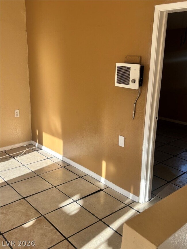 Building Photo - 1118 Laurel Ave